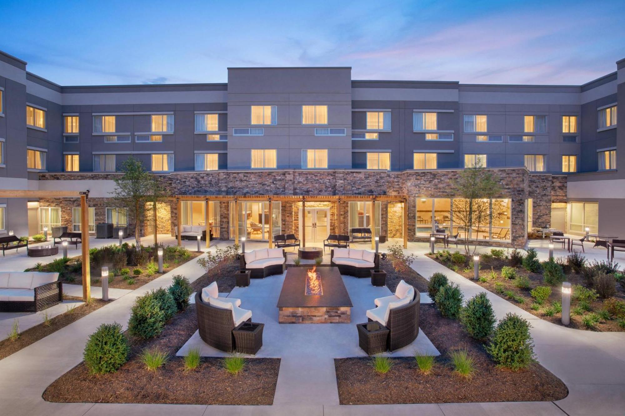 Courtyard By Marriott Wayne Fairfield Hotel Eksteriør billede